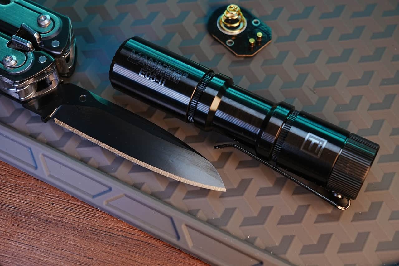 Manker E05 II Titanium DLC Black - Image 3